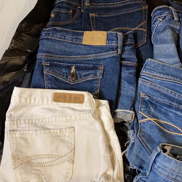 9 pairs of shorts - Picture 2 of 4